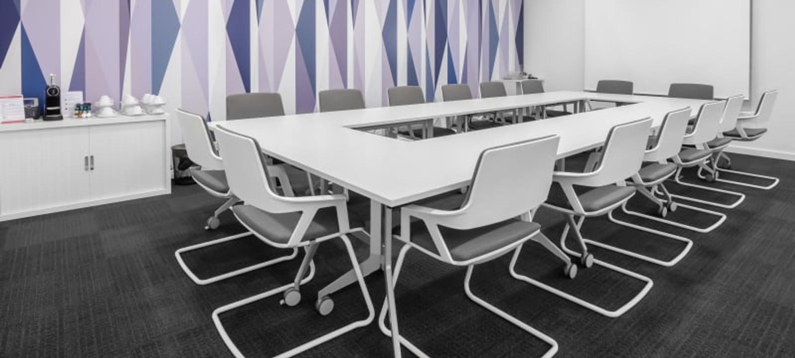 1789/5 Ip Pavlova Square, Prague - Image 1