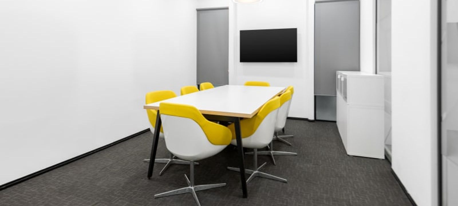 Rafic Hariri Street, Amman - Image 1