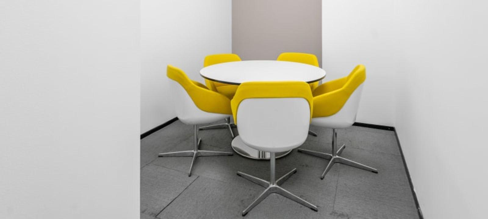 Rafic Hariri Street, Amman - Image 1