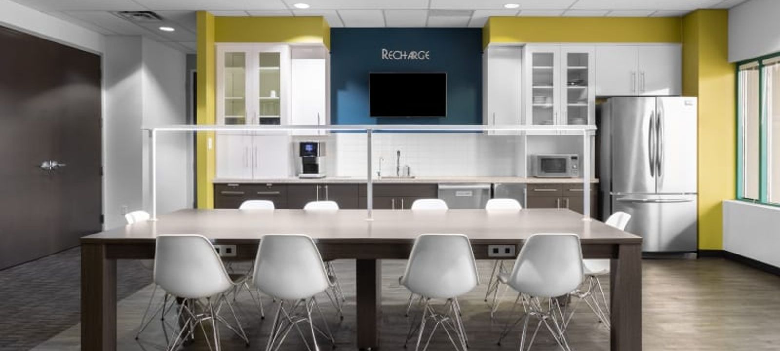 7404 King George Blvd, Surrey - Image 1