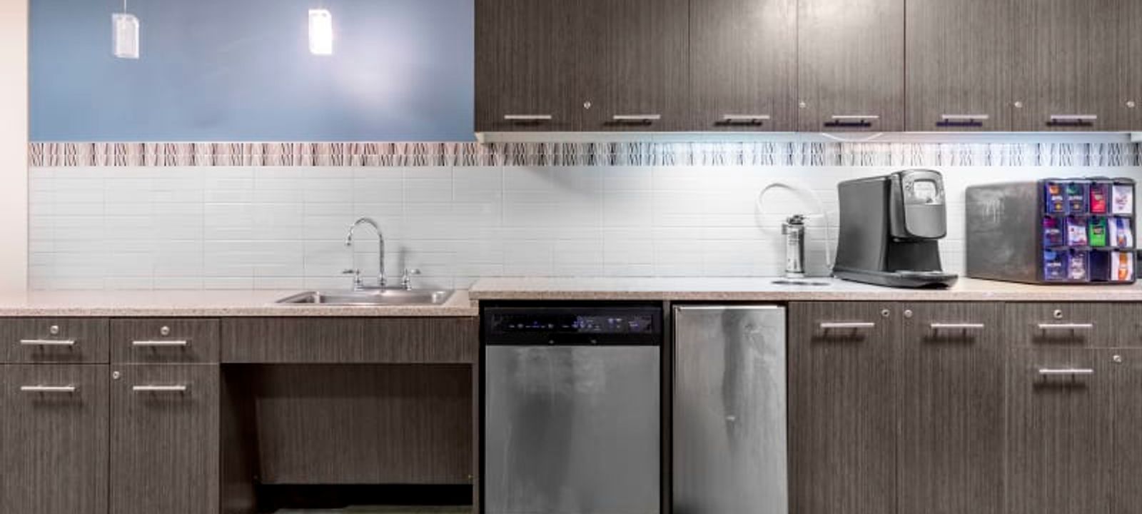 1 International Plaza Tinicum Township 1 International Plaza Tinicum Township, Philadelphia - Image 1