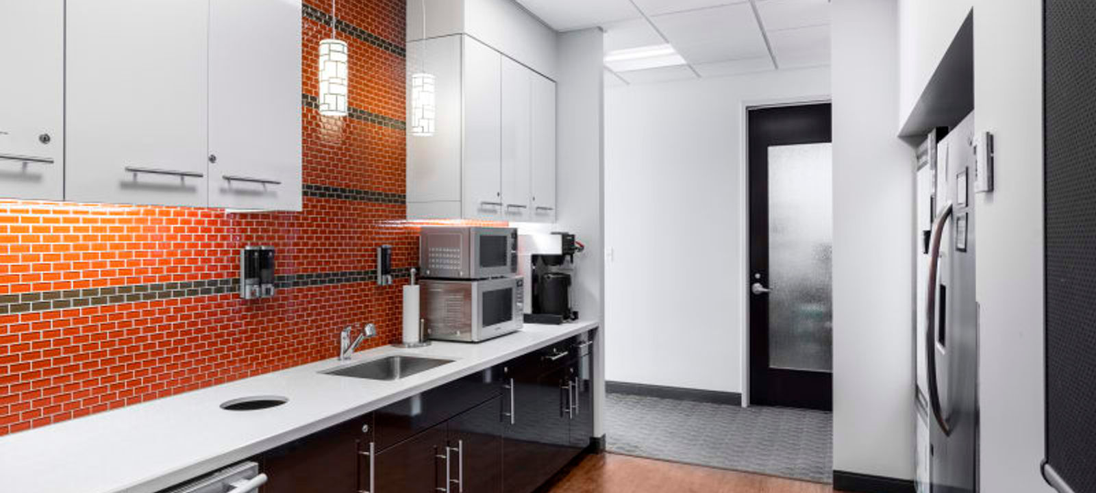 2572 Daniel-johnson Boulevard, Laval - Image 1