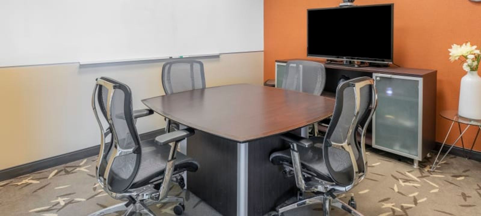 2572 Daniel-johnson Boulevard, Laval - Image 1