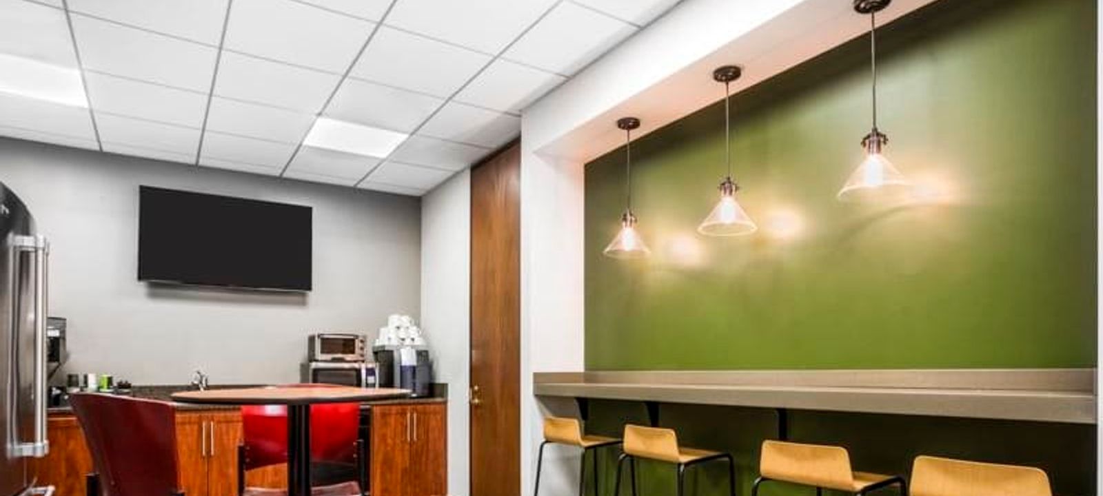 125 South Wacker Dr, Chicago - Image 1