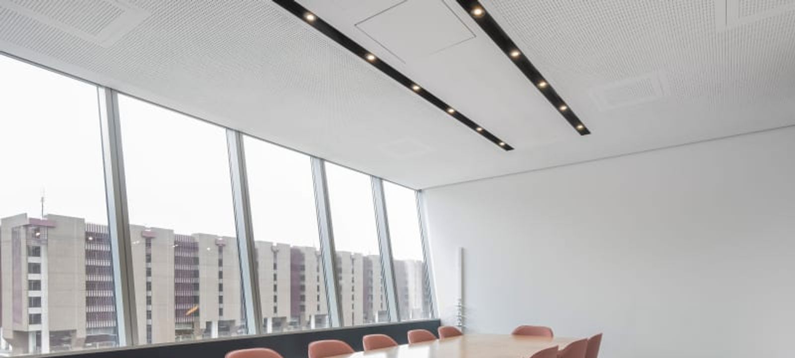 12 Am Flughafen, Frankfurt Am Main - Image 1