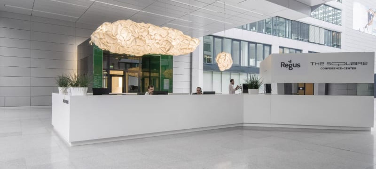 12 Am Flughafen, Frankfurt Am Main - Image 1