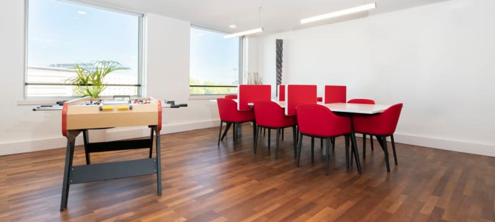 1 Rue Georges Stephenson, Montigny-le-bretonneux - Image 1