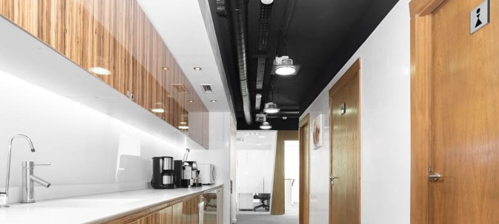 V Et Centre D’affaire Contempo 71 Angle Boulevard Mohamed, Rue D'azilal - Image 1
