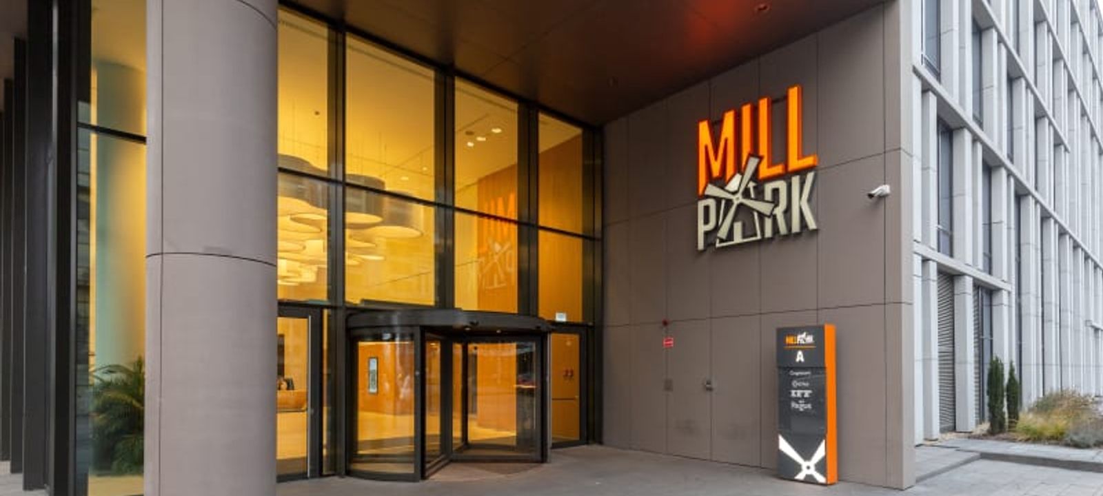 Soroksari ut 44, Budapest - Image 1