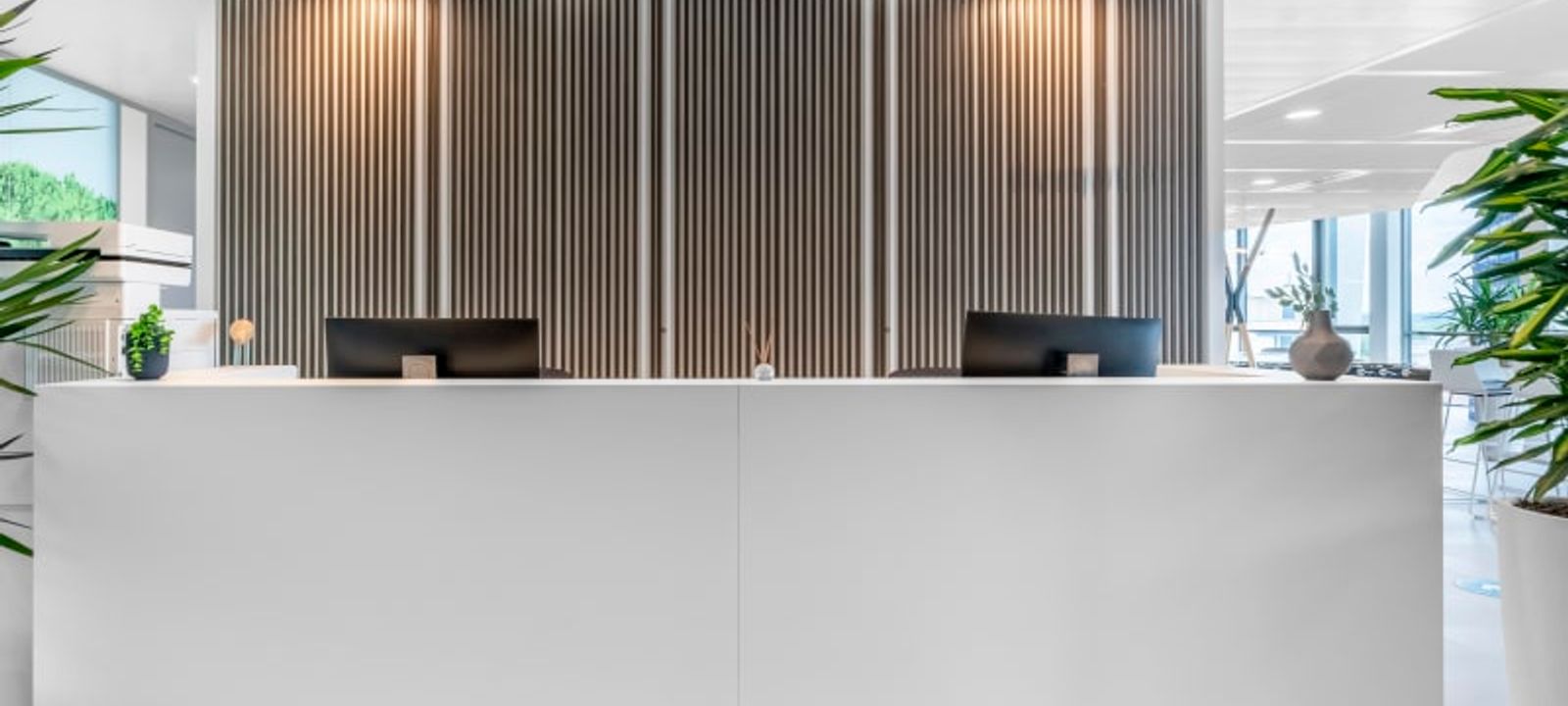 2-12 Parvis Colonel Arnaud Beltrame, Versailles - Image 1