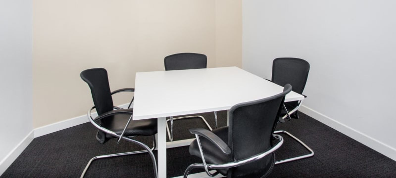 Charles de Gaulle Plaza - Image 1