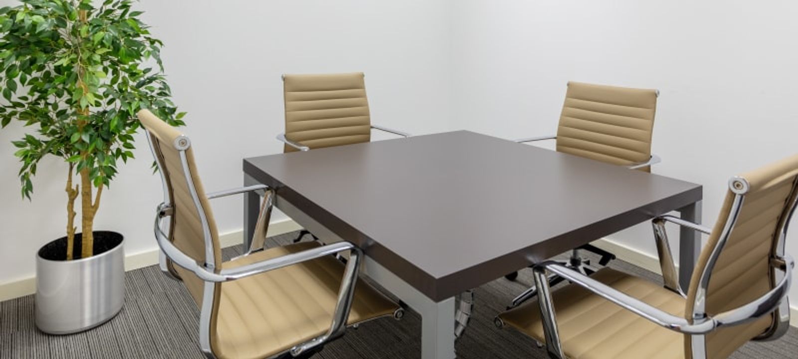 8 Hiteen Street, Doha - Image 1