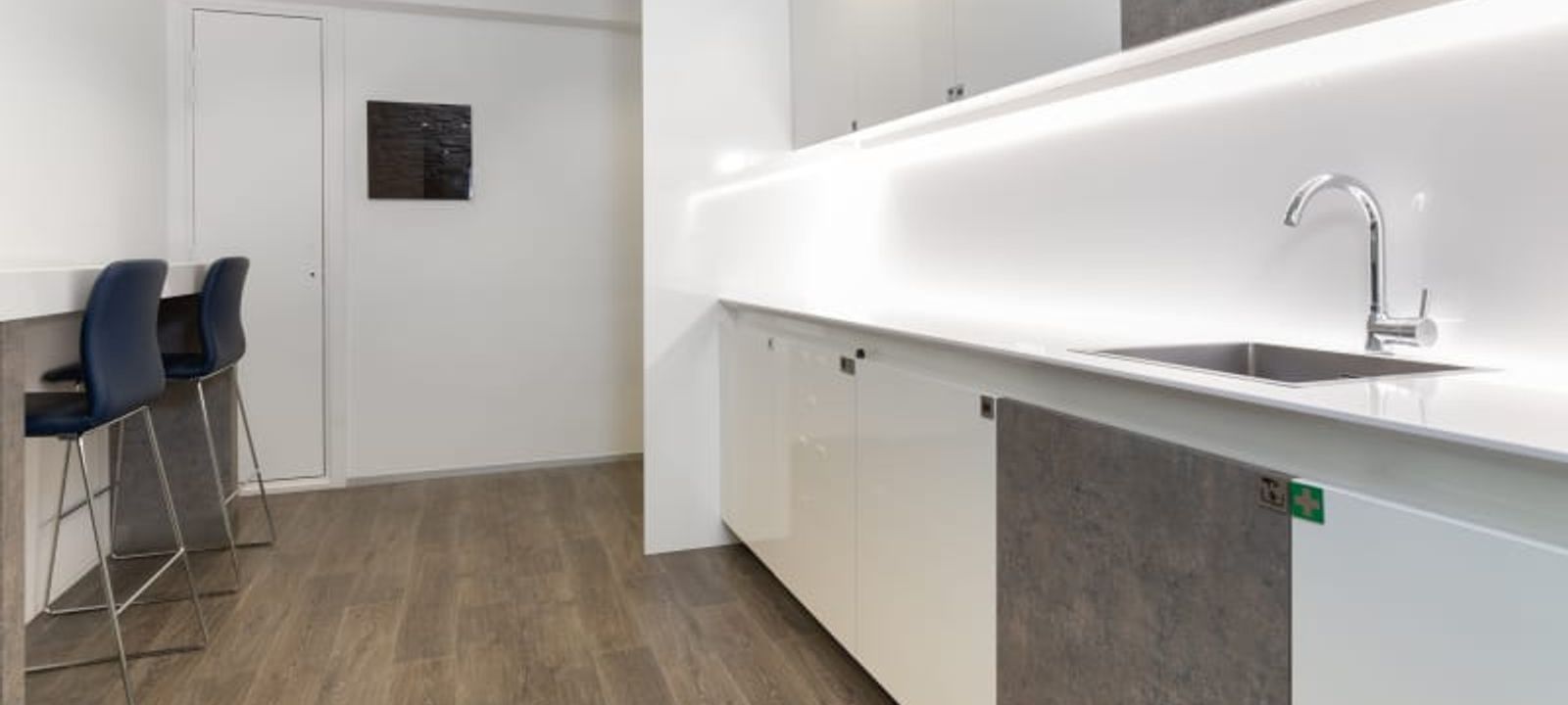 16 Place De L'iris, Courbevoie - Image 1