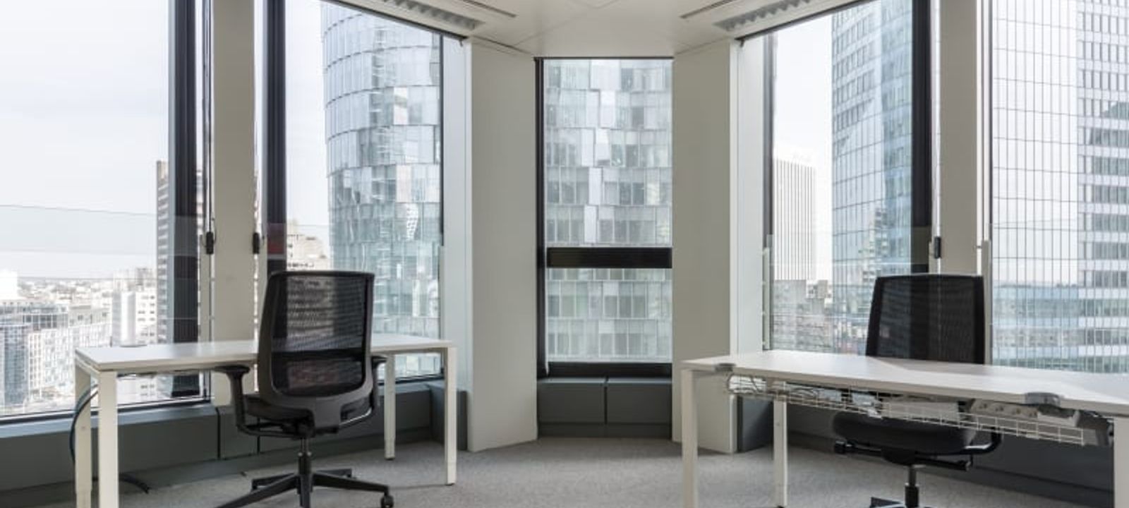 16 Place De L'iris, Courbevoie - Image 1