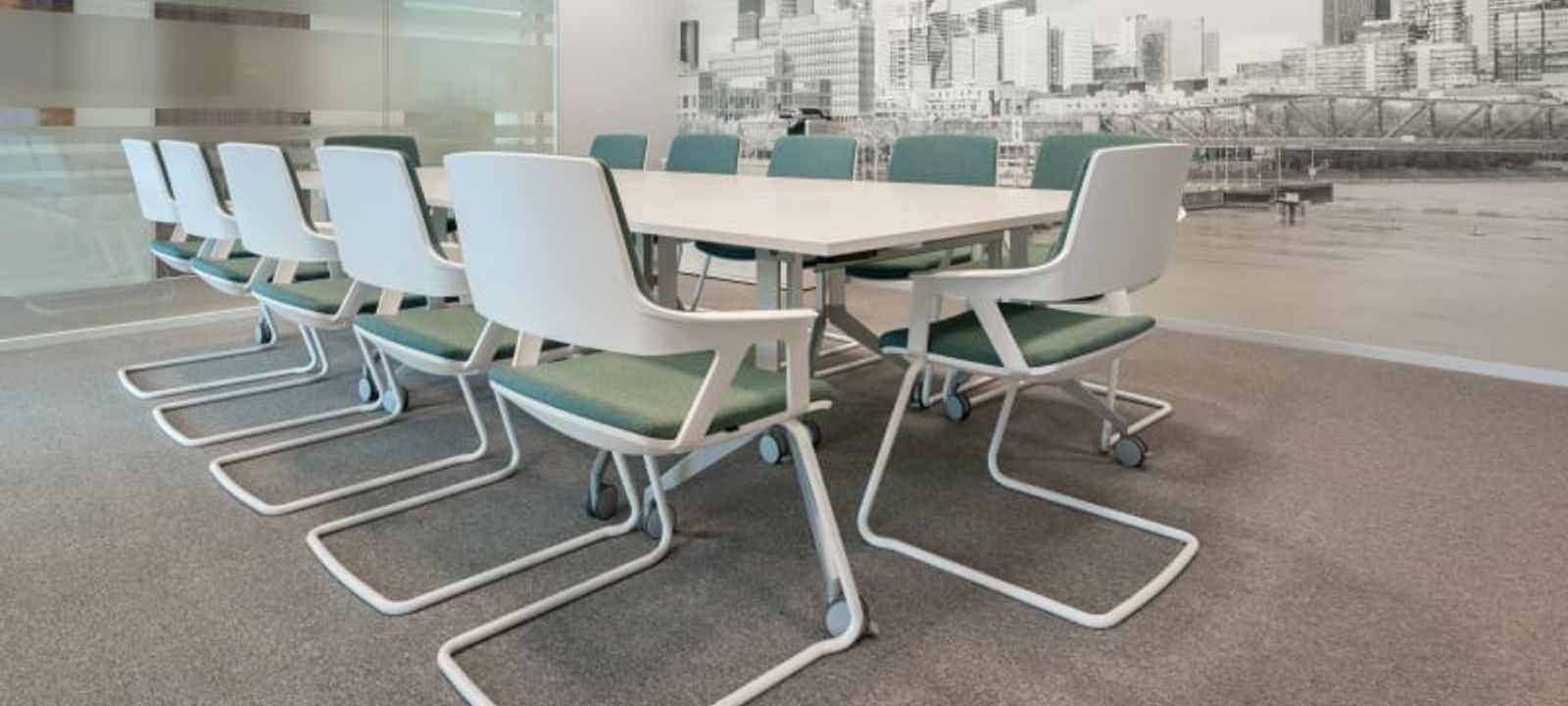 16 Place De L'iris, Courbevoie - Image 1