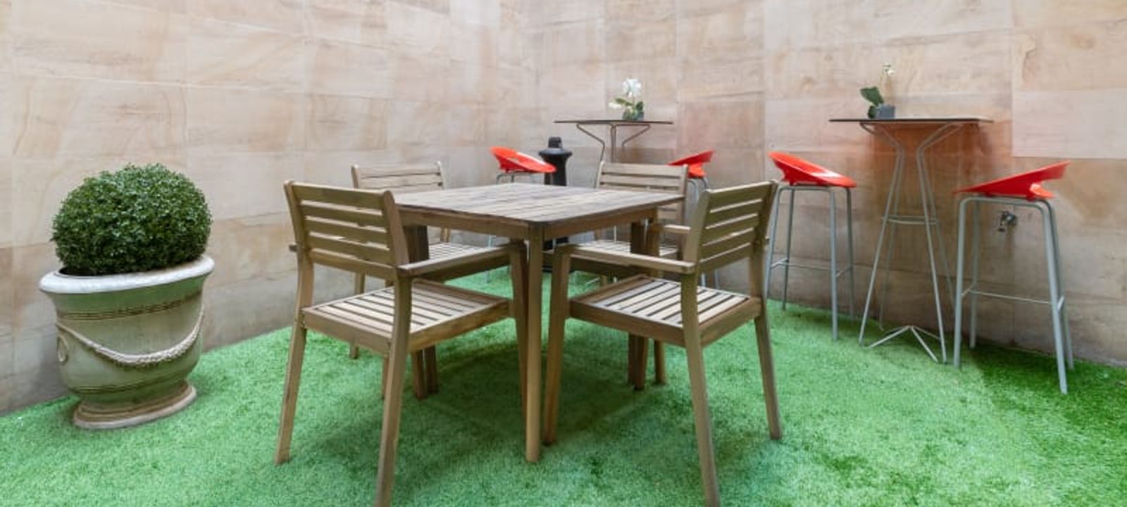 57 Rue D'amsterdam, Paris - Image 1