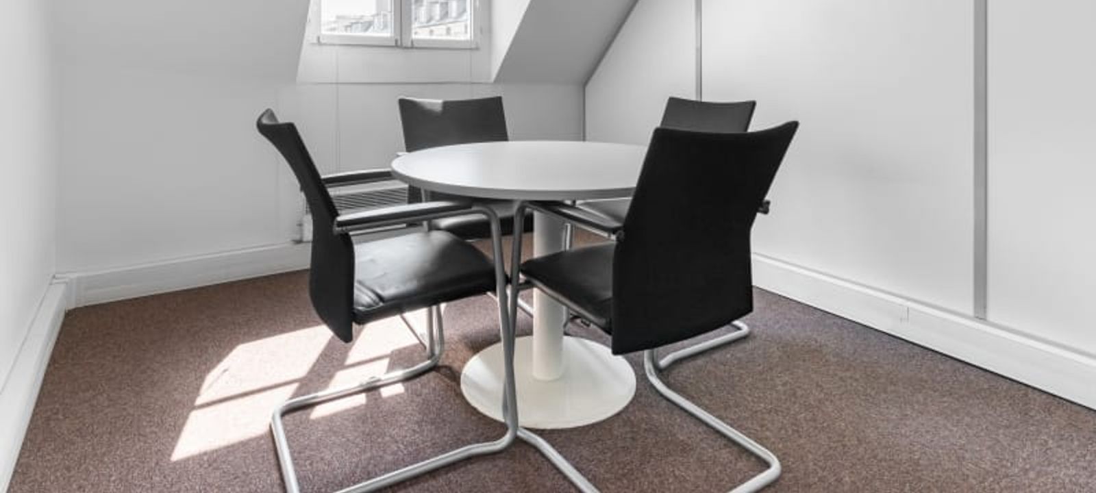 57 Rue D'amsterdam, Paris - Image 1