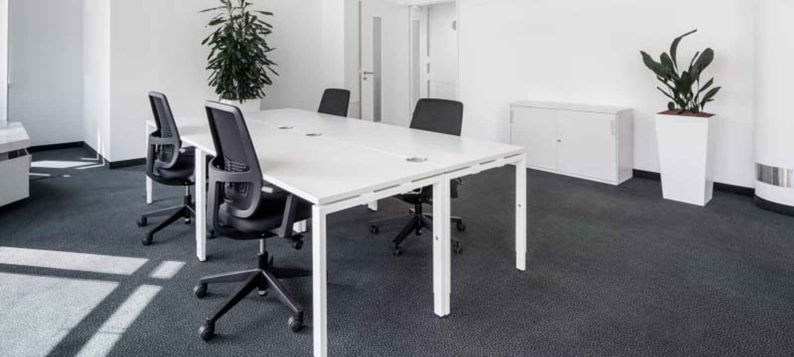 17-19 Bockenheimer Landstrasse, Frankfurt Am Main - Image 1