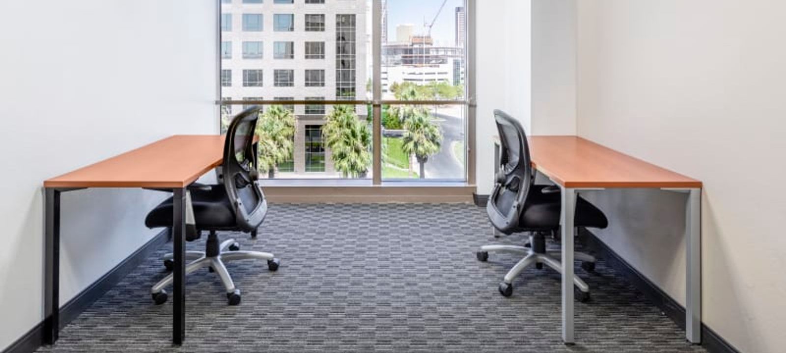 Howard Hughes Parkway Center - Image 1