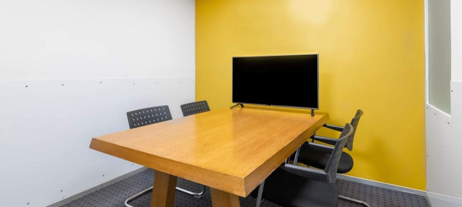 Dr Annie Besant Road Worli, Mumbai - Image 1