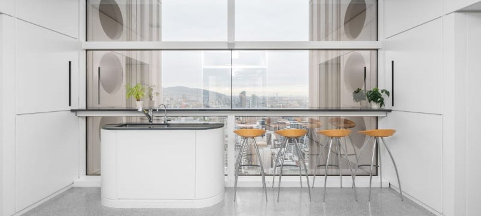 Kobe Kokusai Hall - Image 1