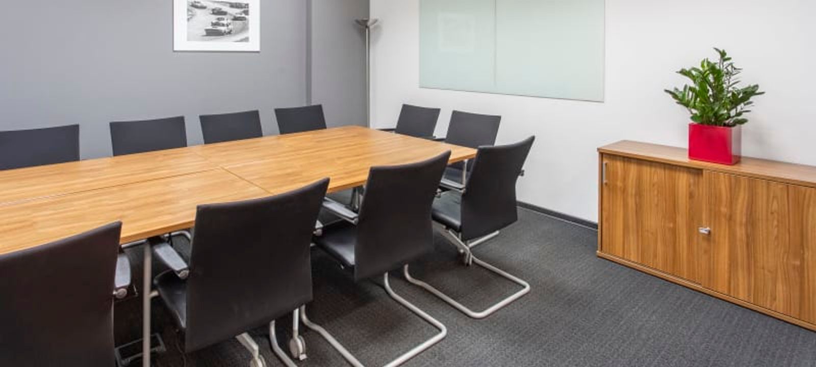 1A Sportyvna Sq, Kyiv - Image 1