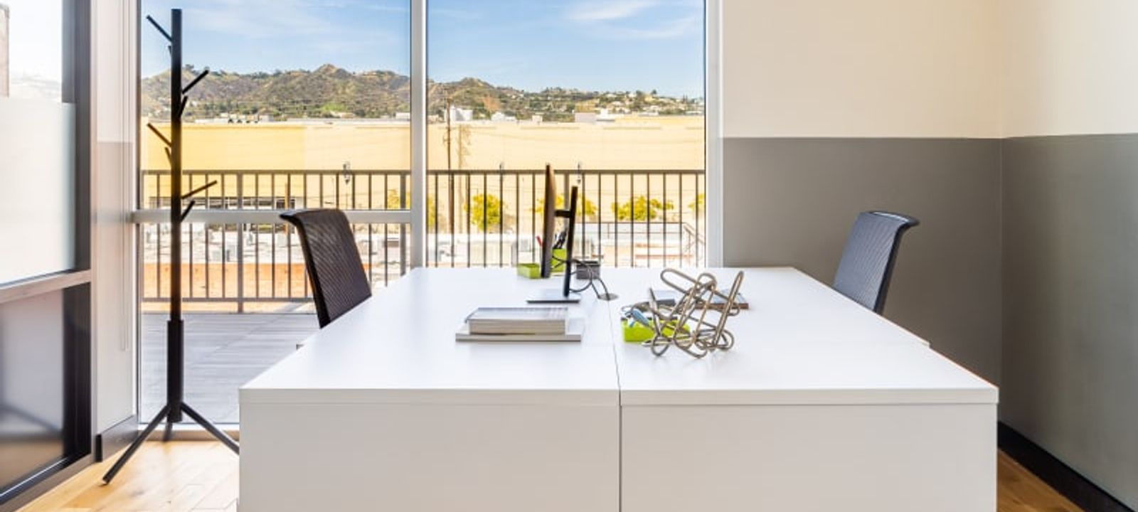 925 North La Brea Ave, Los Angeles - Image 1