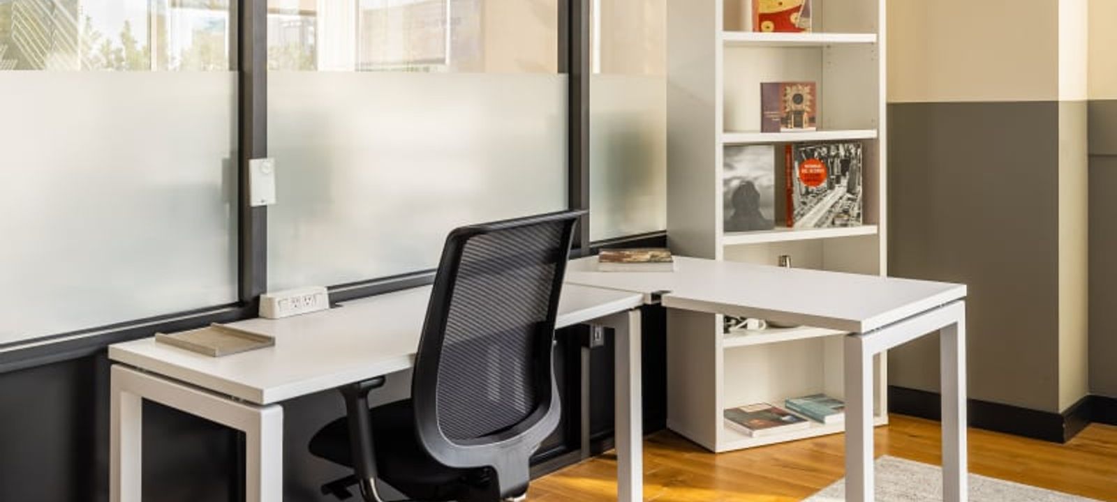 925 North La Brea Ave, Los Angeles - Image 1