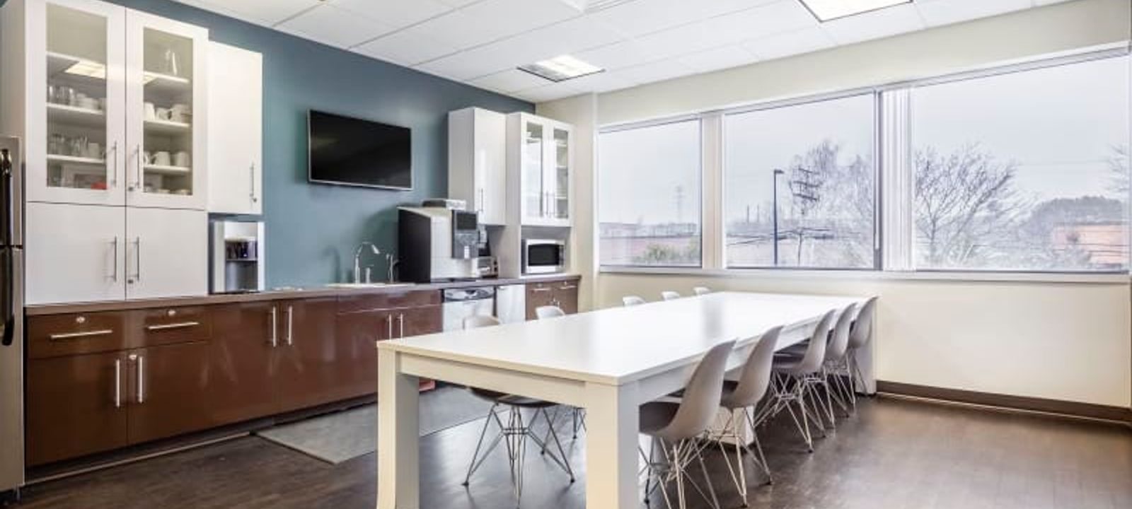 170 Commerce Way, Portsmouth - Image 1