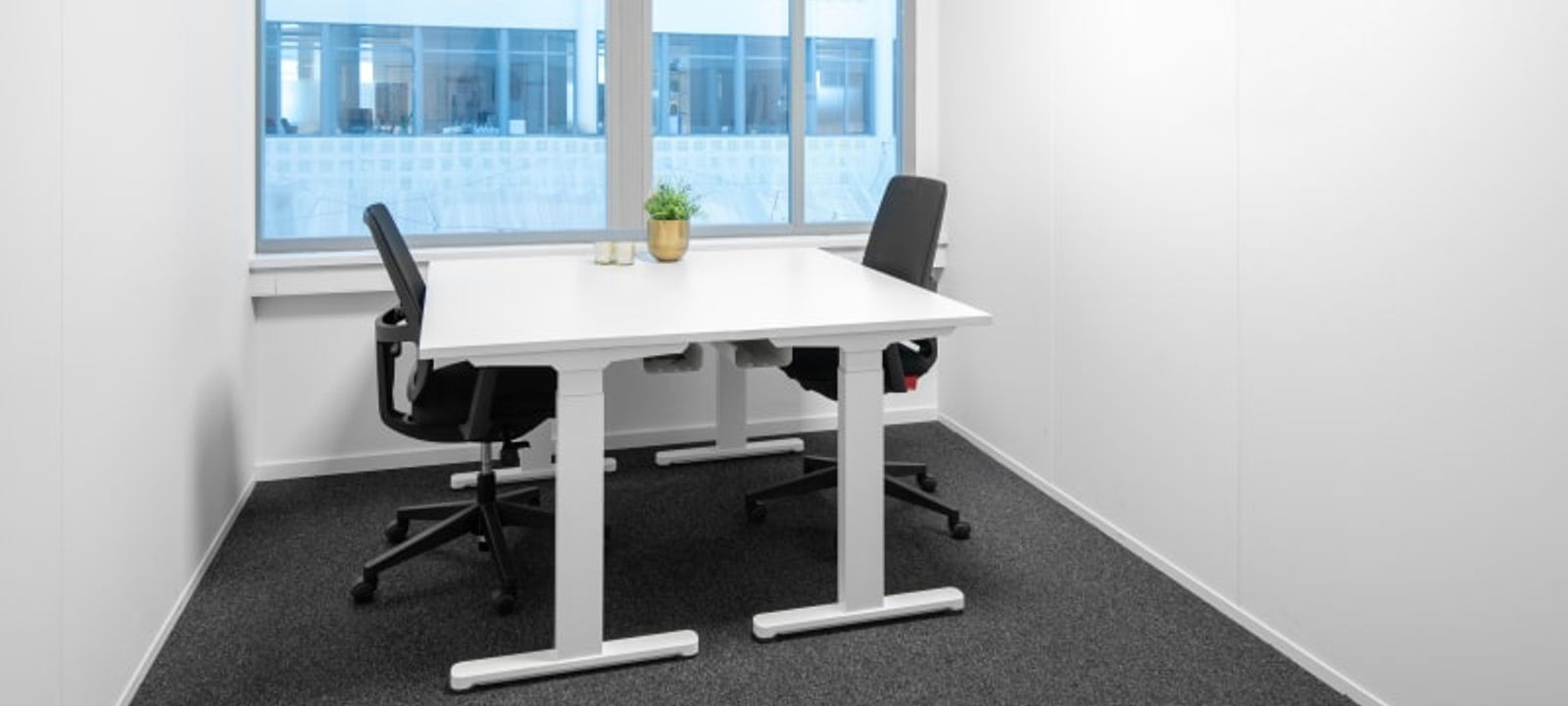 34 Gustav Iii:s  Boulevard, Solna - Image 1