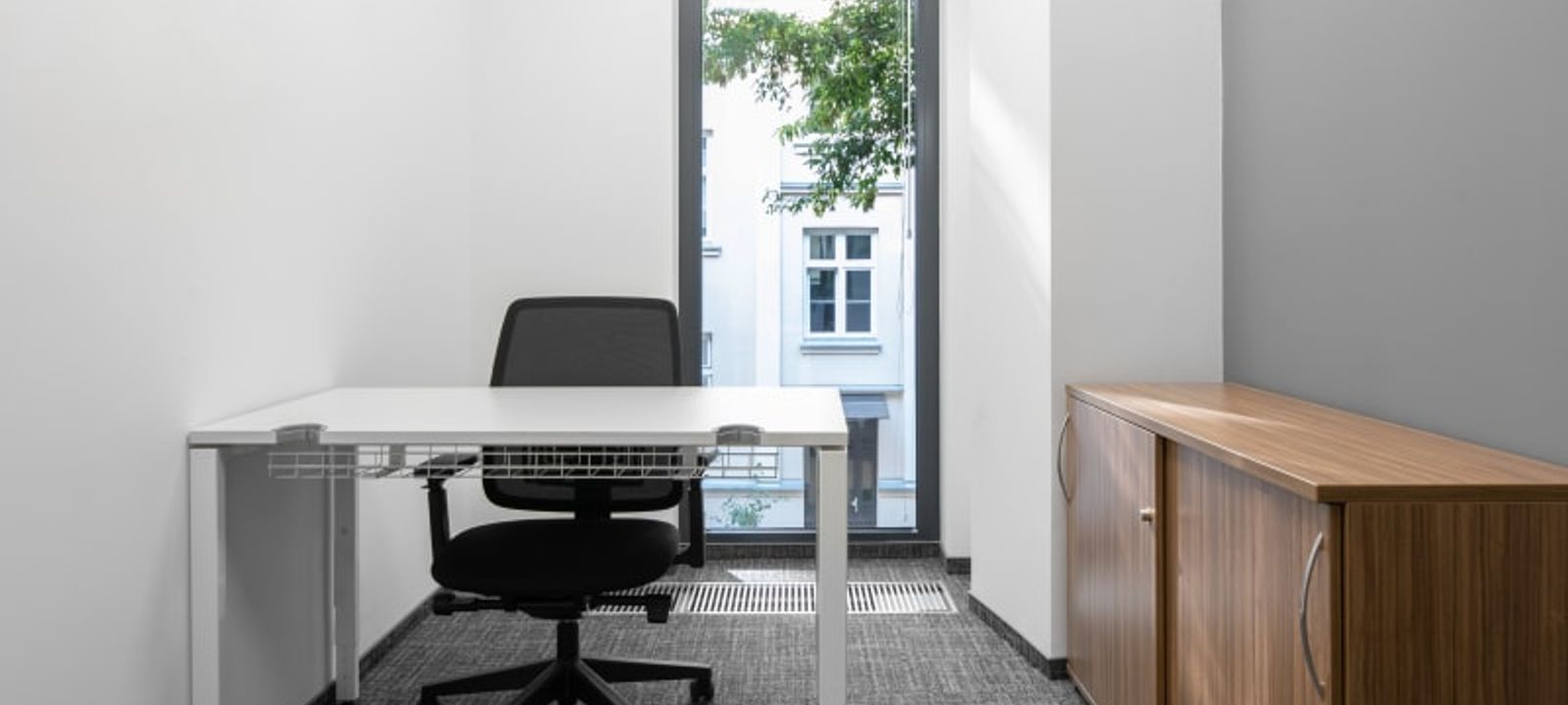 Ul Solec 18/20, Warsaw - Image 1