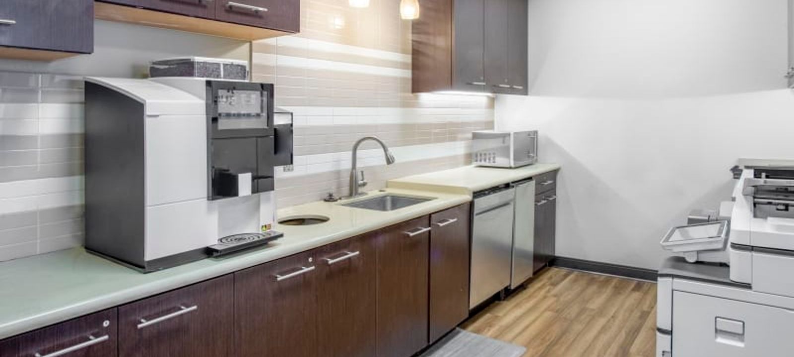 435 Nichols Road, Kansas City - Image 1