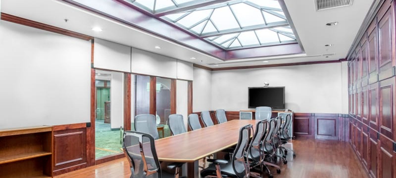 435 Nichols Road 435 Nichols Road, Kansas City - Image 1