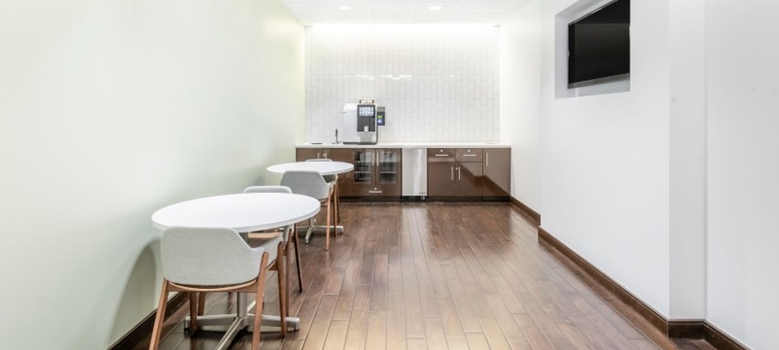 6303 Owensmouth Avenue, Los Angeles - Image 1