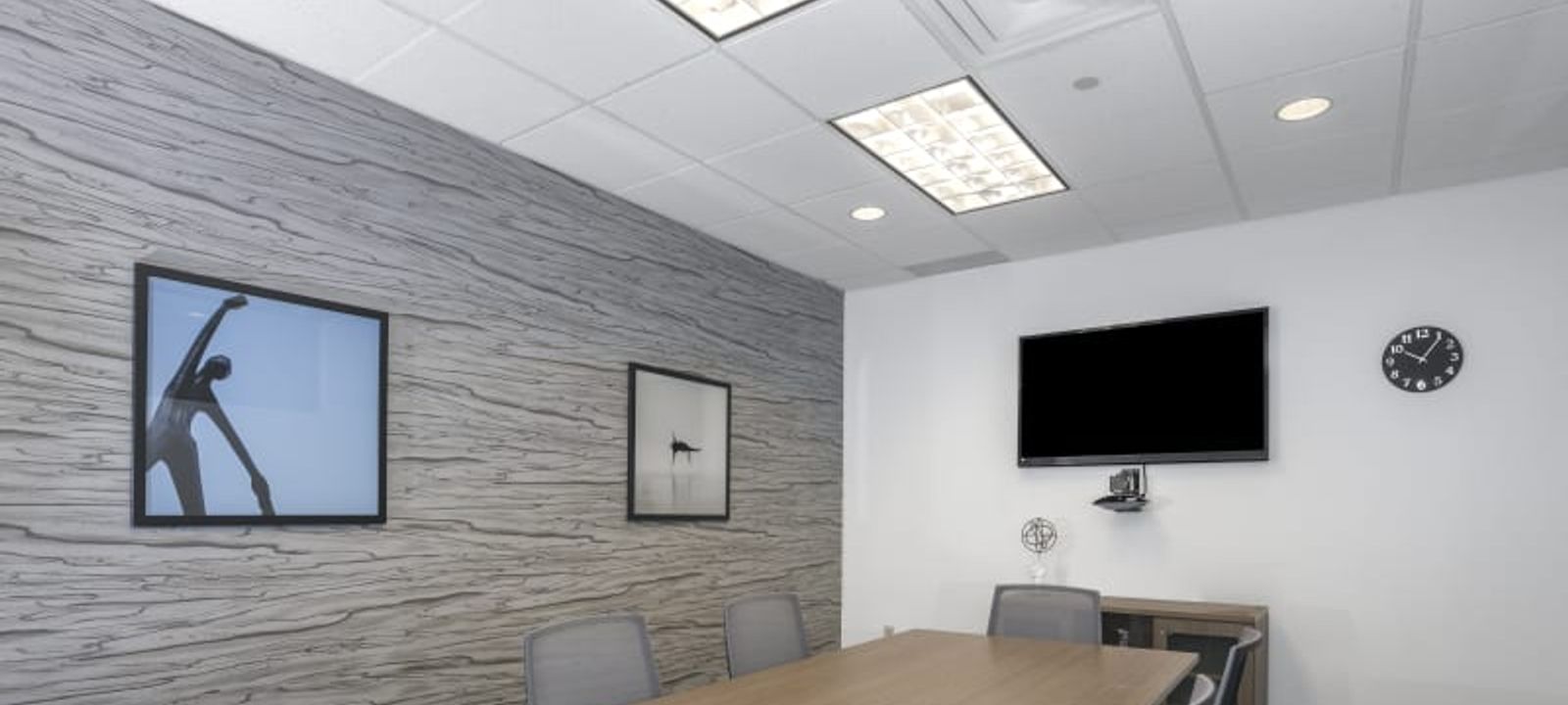 6100 Oak Tree Blvd, Independence - Image 1