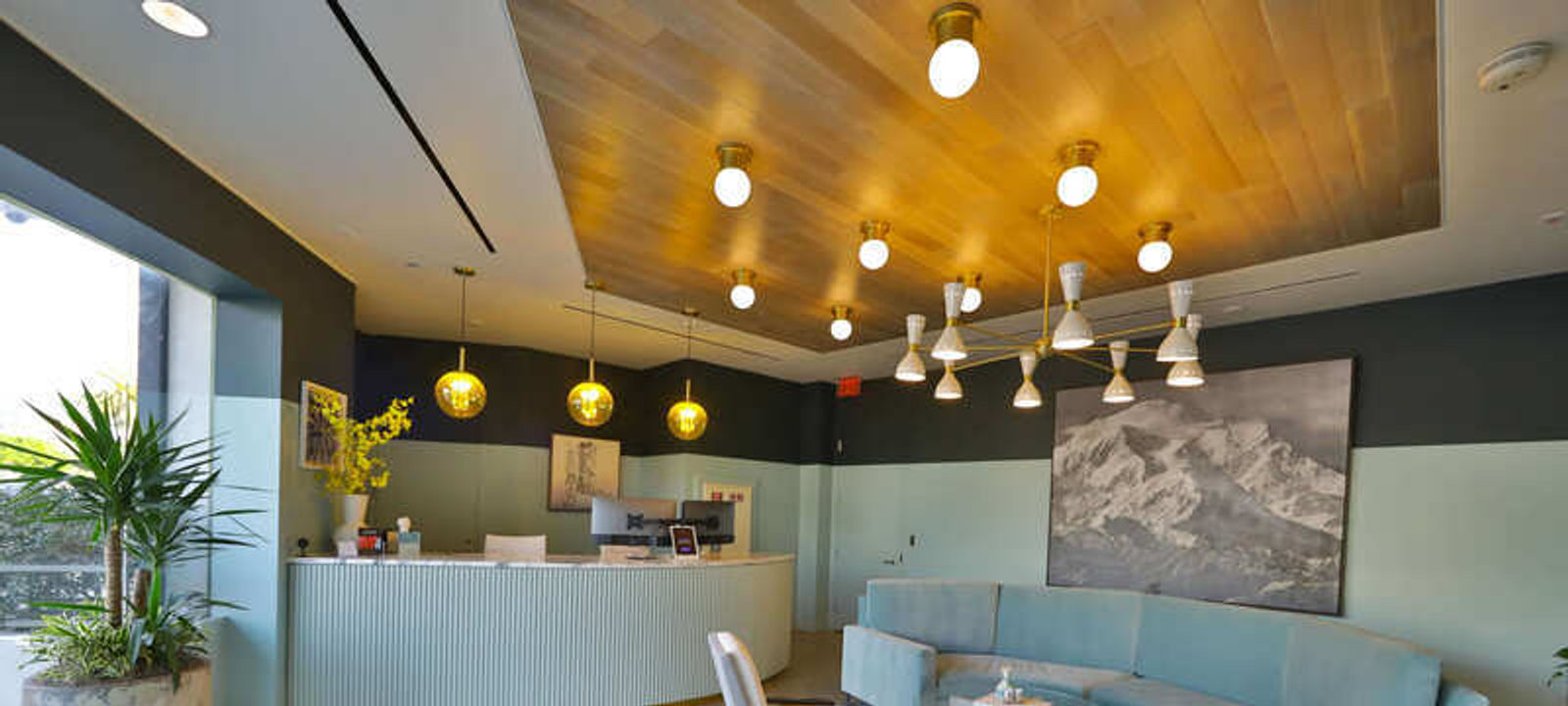 8200 Wilshire Boulevard, Beverly Hills - Image 1