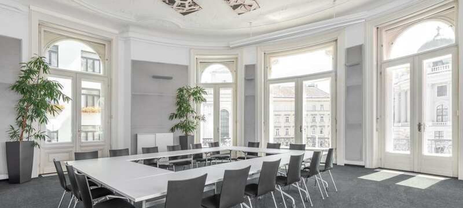 Le Palais, Vienna - Image 1