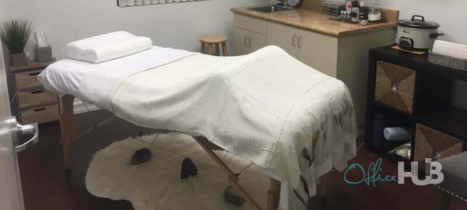 18344 Clark Street, Los Angeles - Image 1