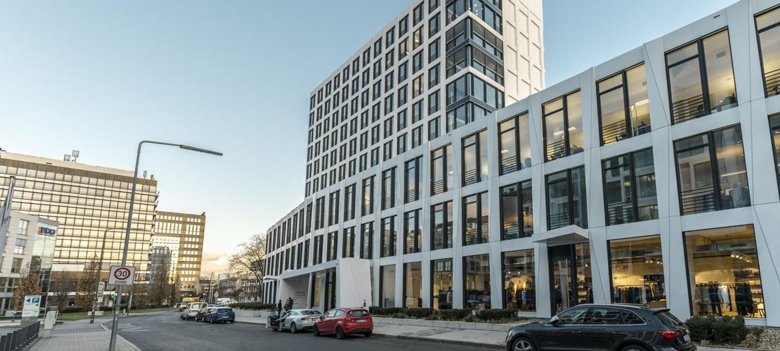 Düsseldorf Three George - Image 1