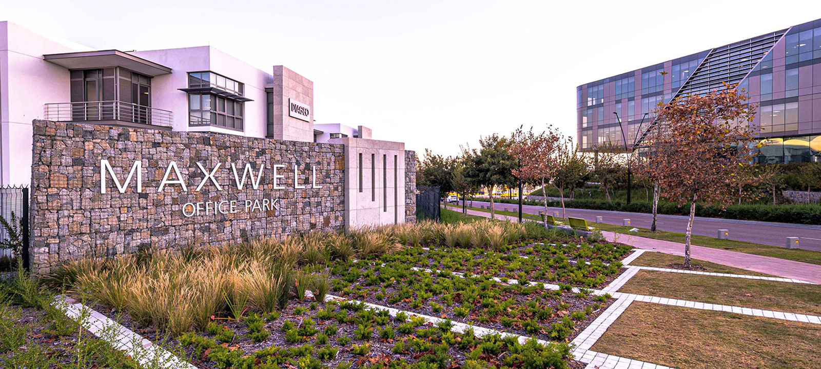 Mac Mac Building - Image 1