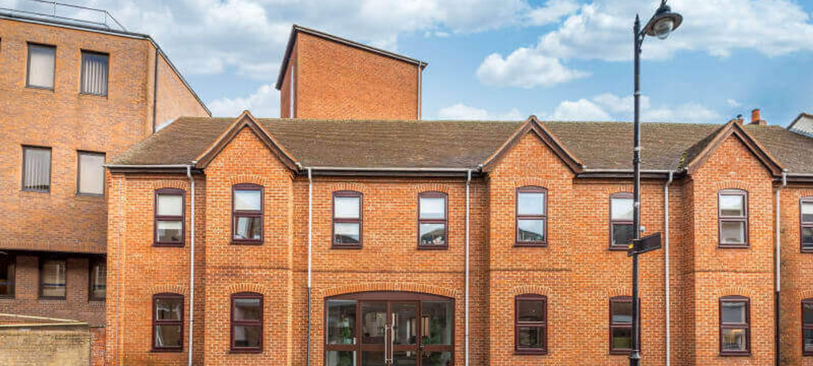 Oxford House - Image 1