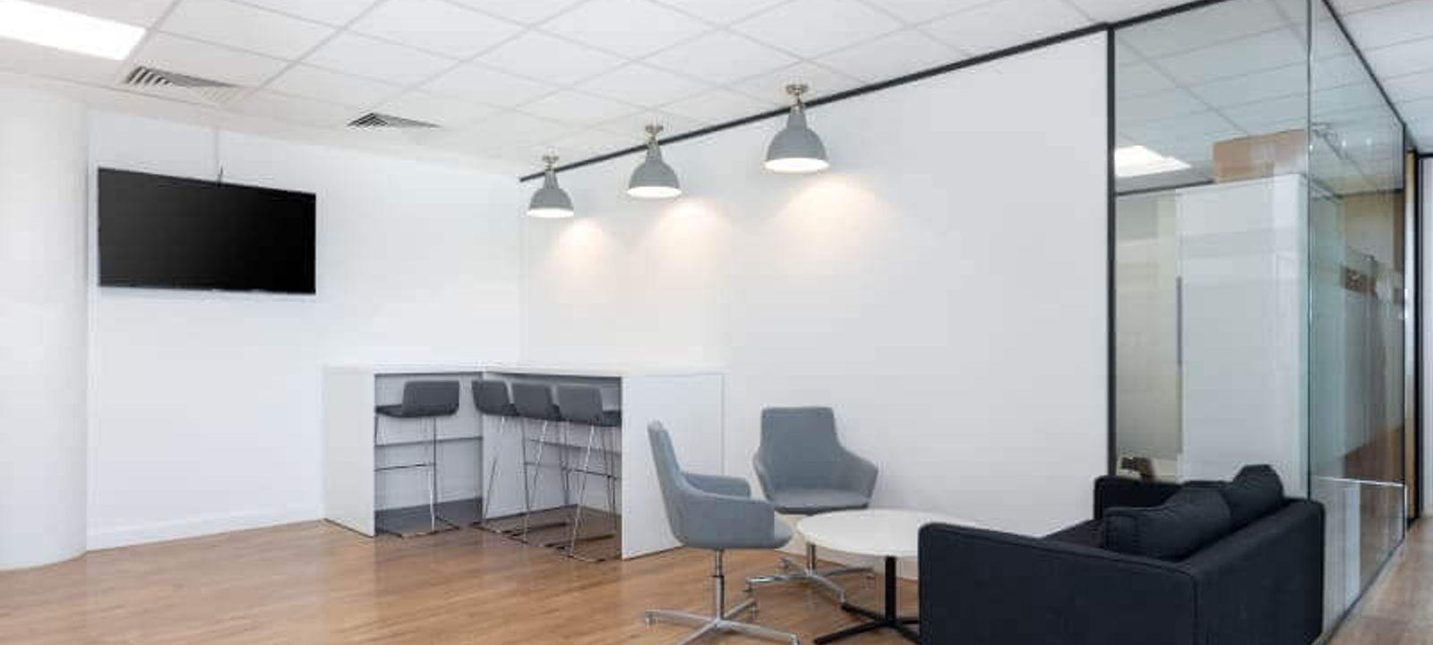 62 High Street, Redhill - Image 1