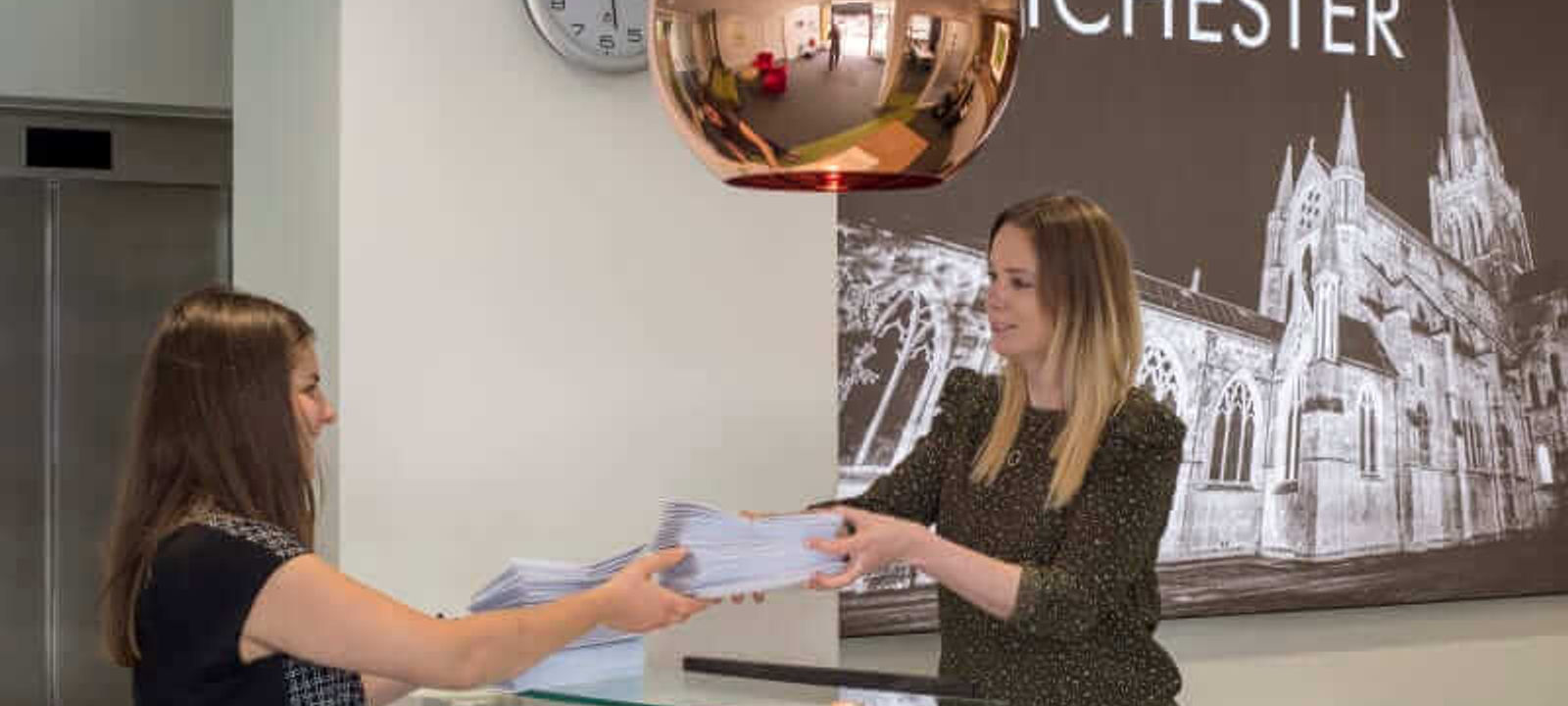 68 Terminus Rd, Chichester - Image 1