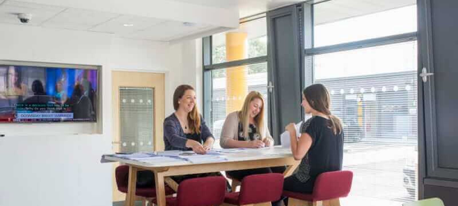 68 Terminus Rd, Chichester - Image 1