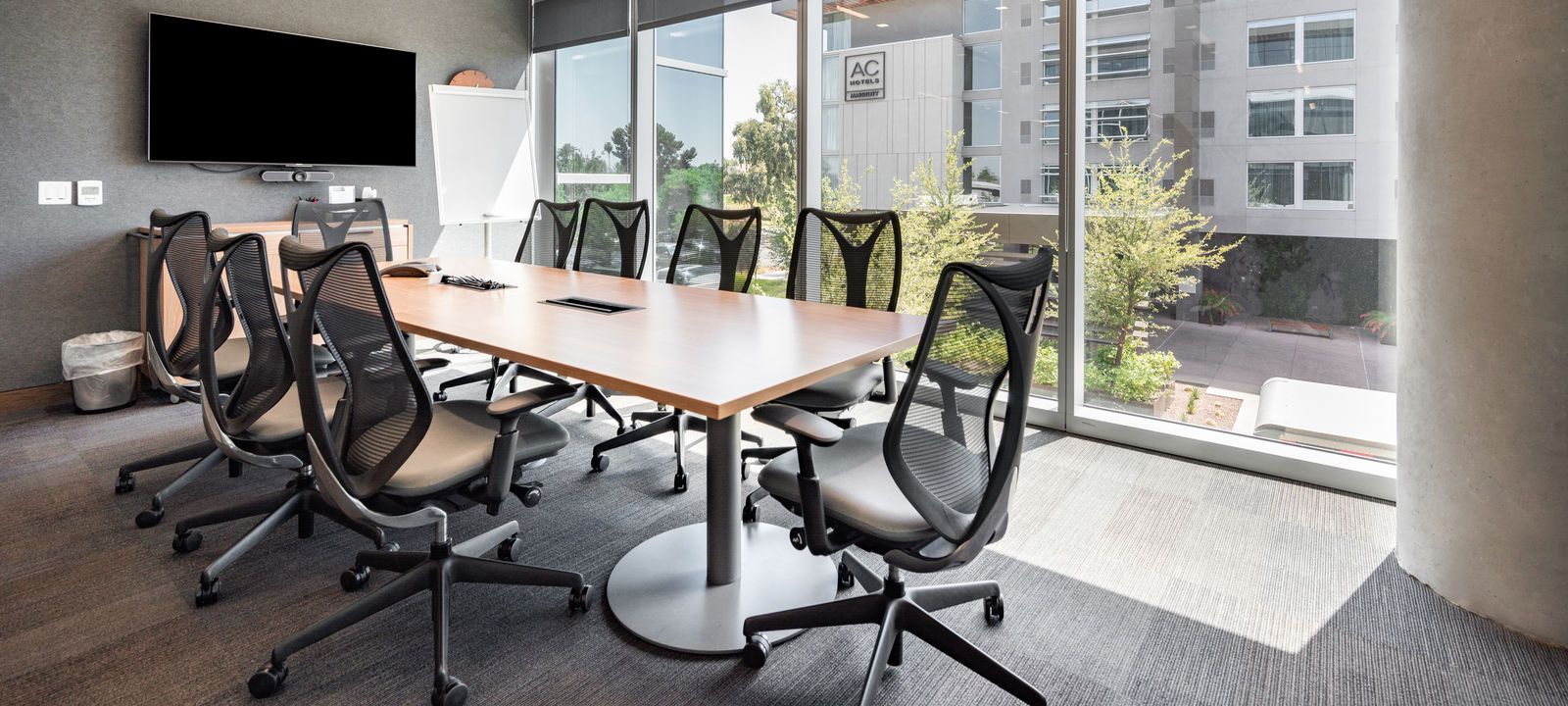 2801 E Camelback Rd, Phoenix - Image 1