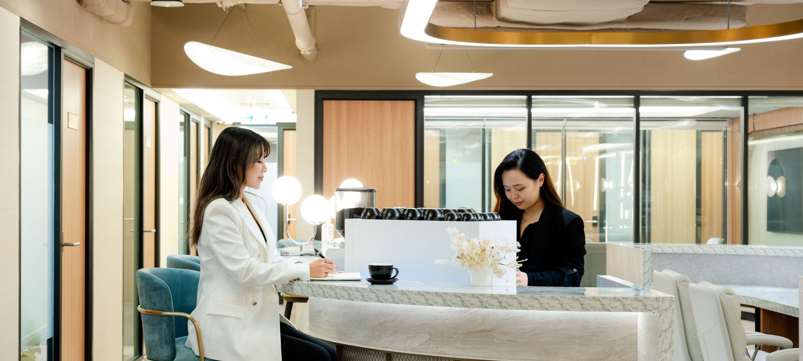 16-18 Queen's Road Central, Central - Image 1