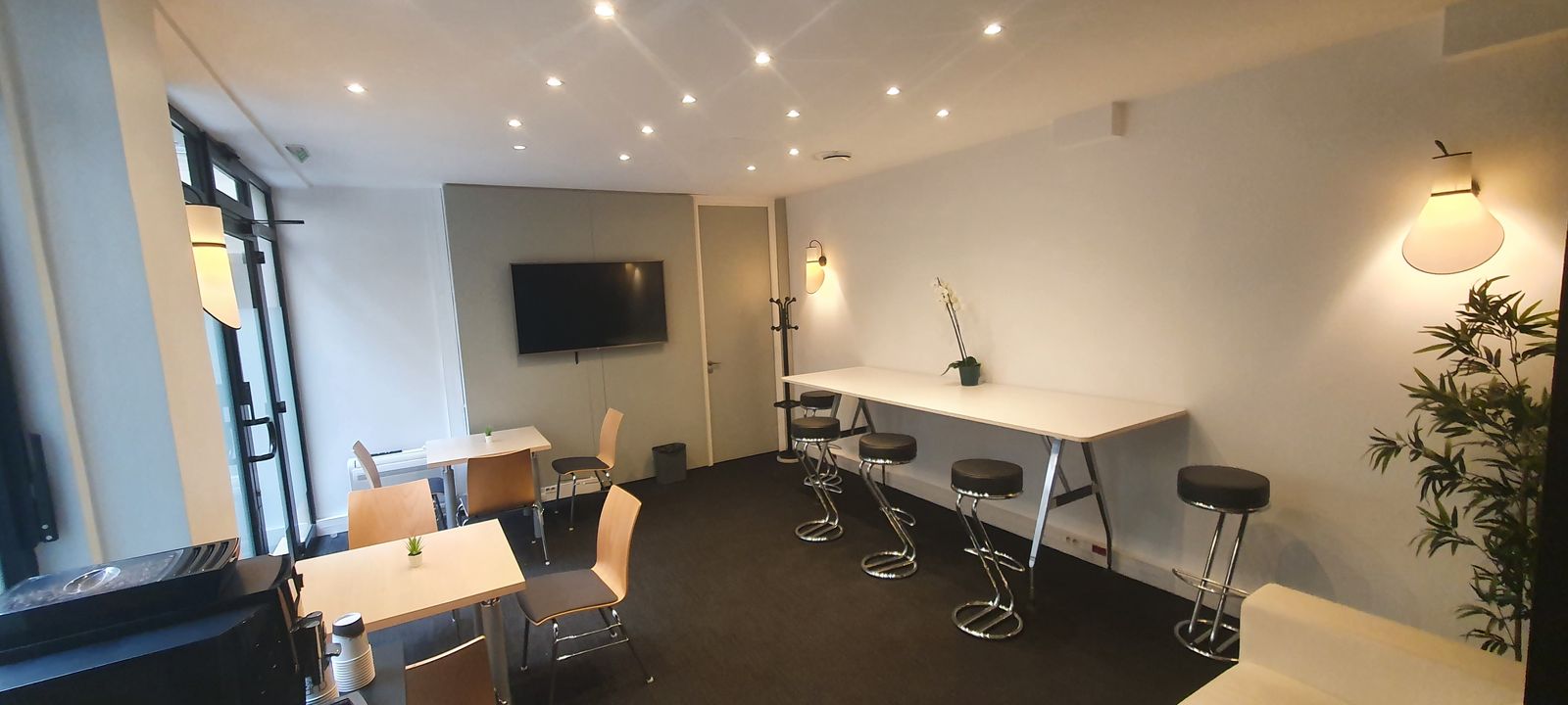 20 Rue Cambon, Paris - Image 1