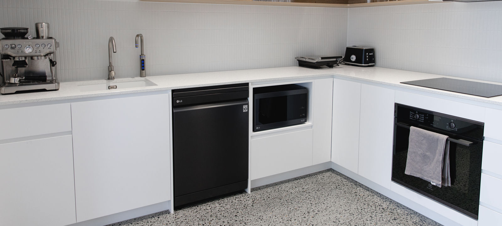 55 Bundall Road, Surfers Paradise - Image 1