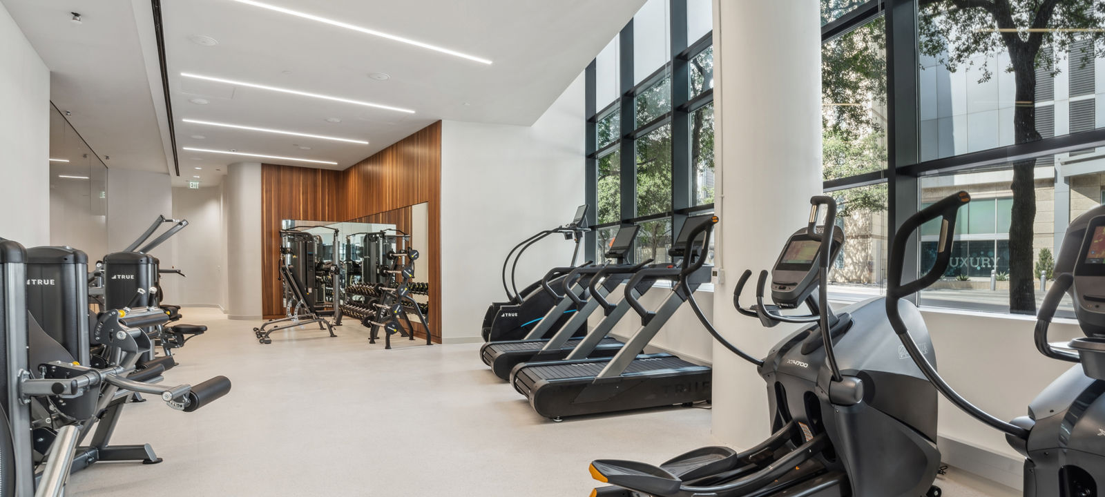 3090 Nowitzki Way, Dallas - Image 1