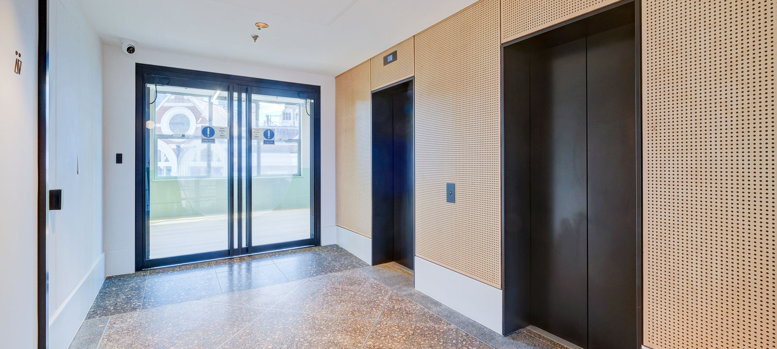 11 -35 St John Street, Peter's Lane - Image 1